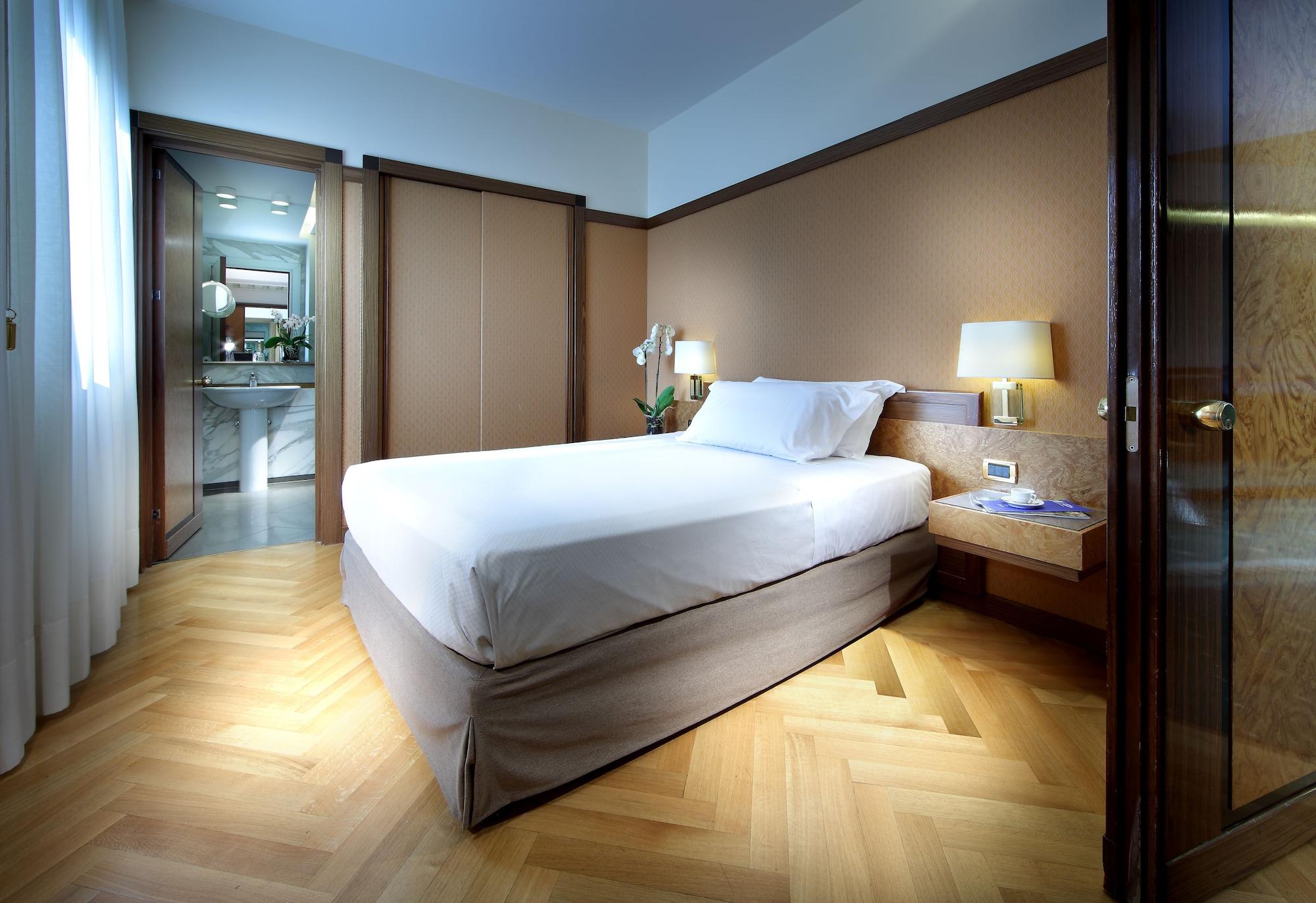 Exe Majestic Hotel Napoli Ngoại thất bức ảnh