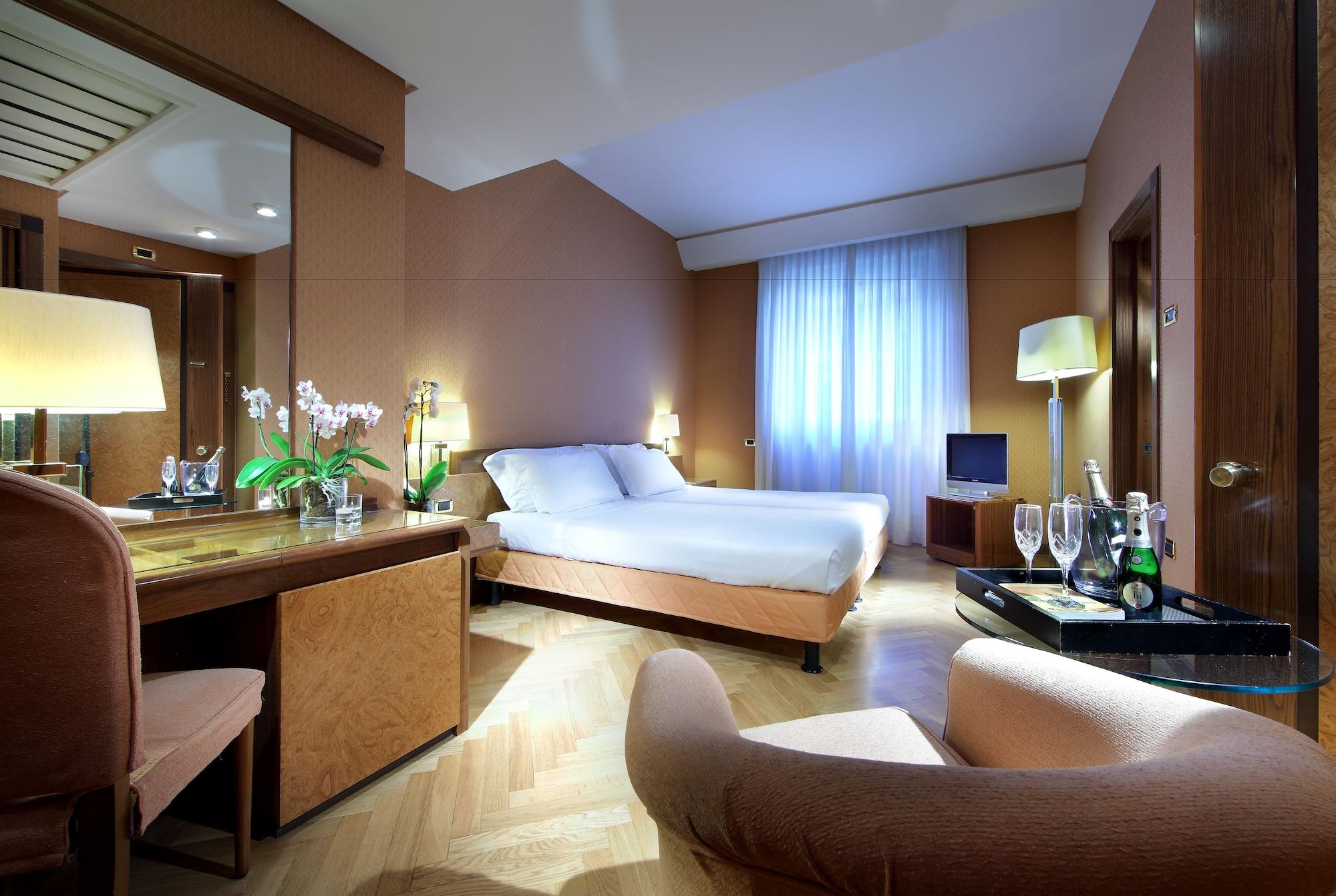 Exe Majestic Hotel Napoli Ngoại thất bức ảnh