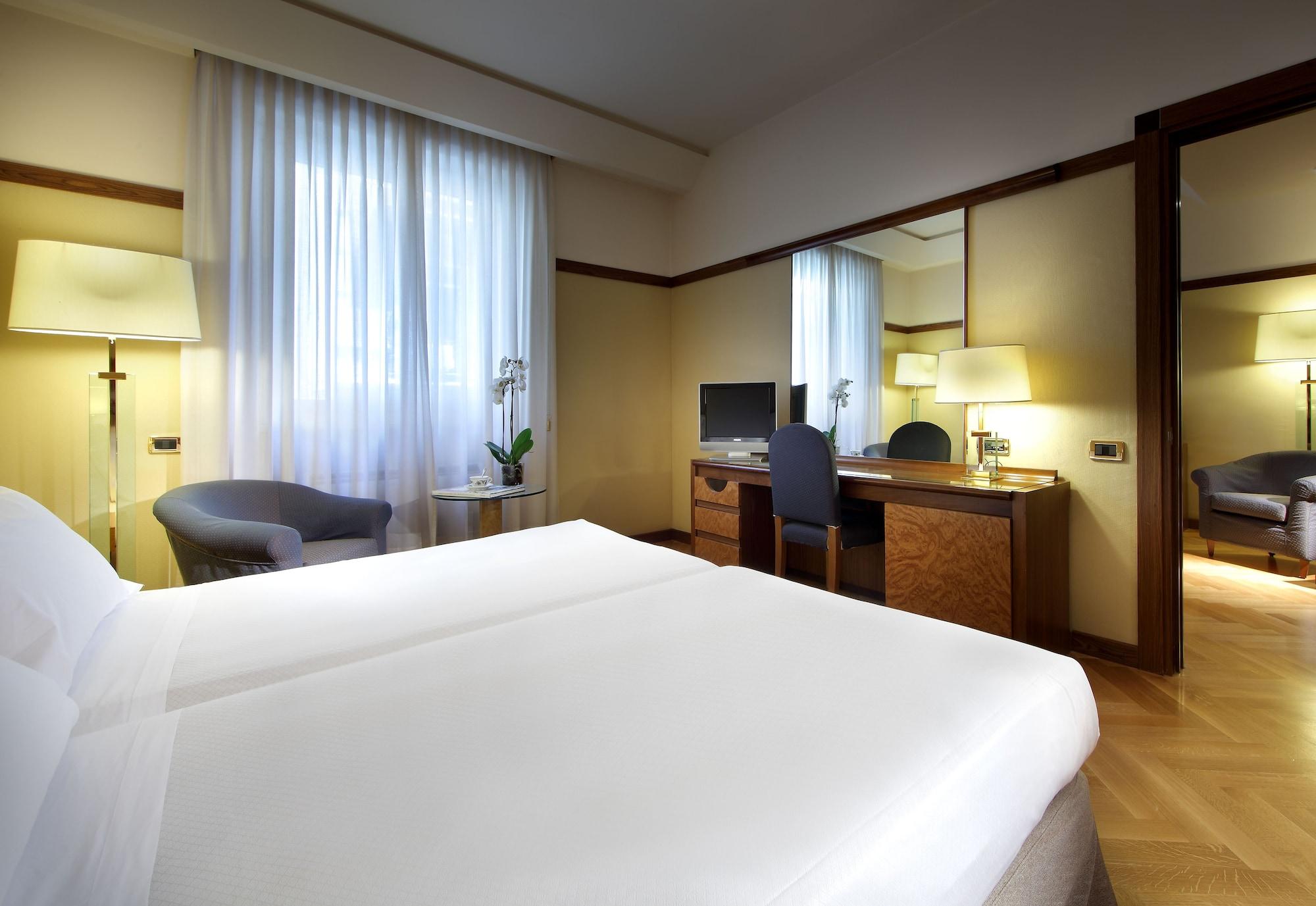 Exe Majestic Hotel Napoli Ngoại thất bức ảnh