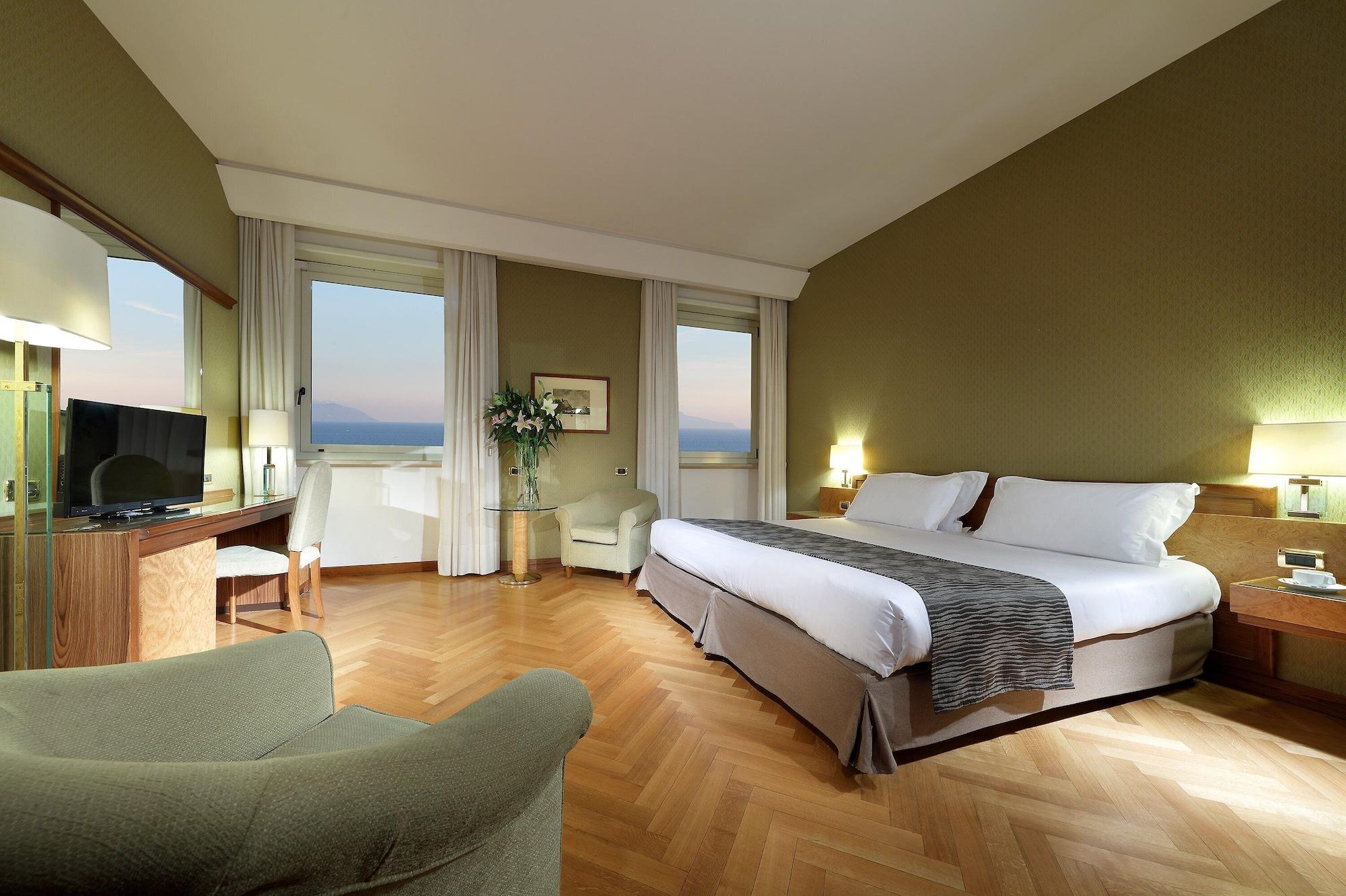 Exe Majestic Hotel Napoli Ngoại thất bức ảnh