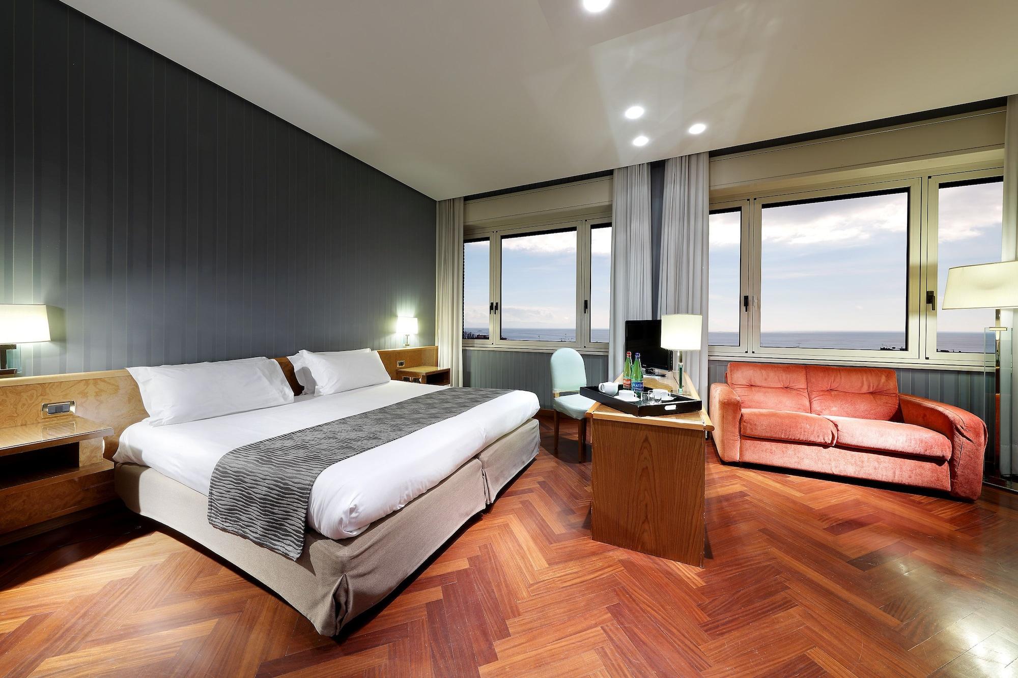 Exe Majestic Hotel Napoli Ngoại thất bức ảnh