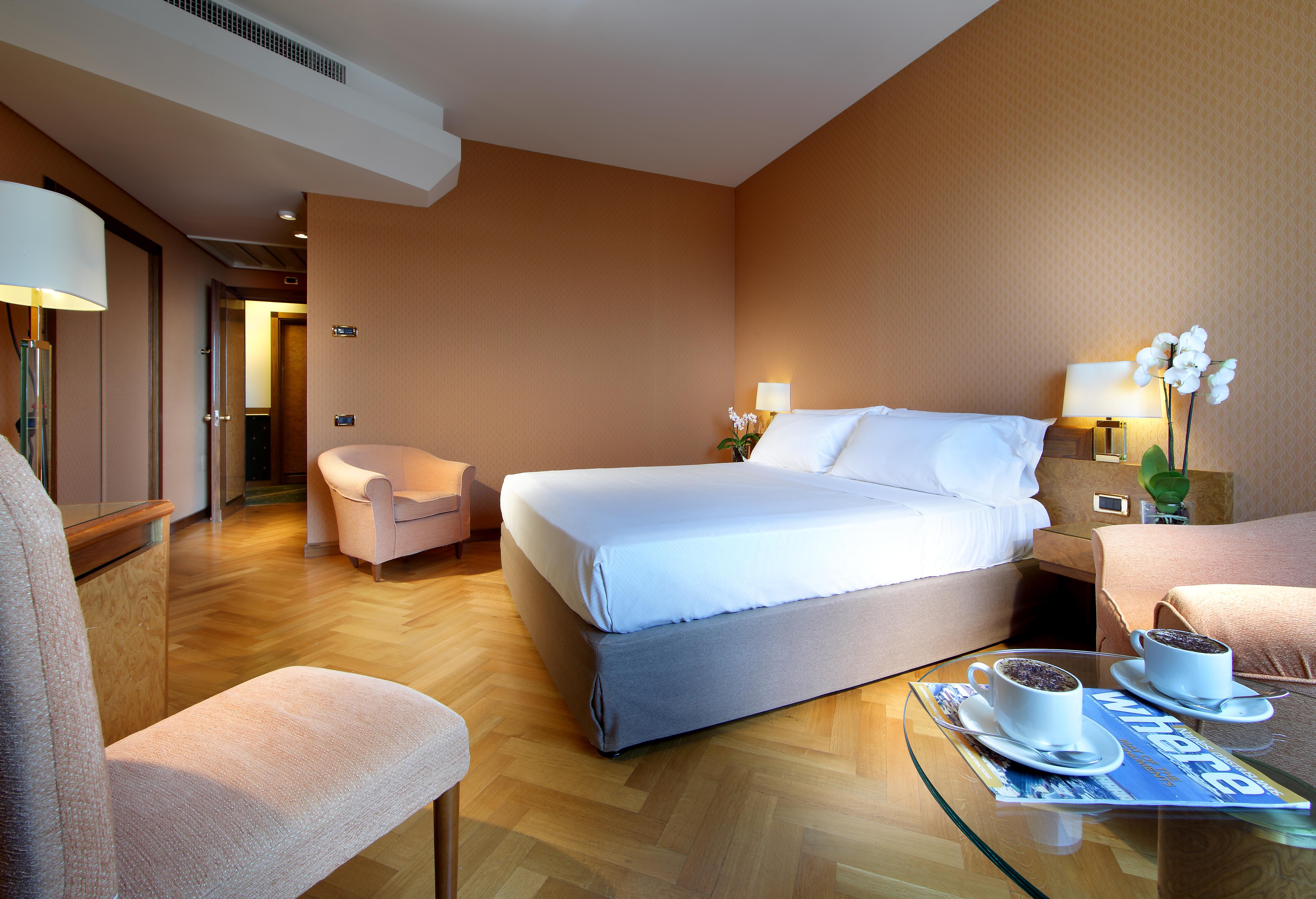 Exe Majestic Hotel Napoli Ngoại thất bức ảnh