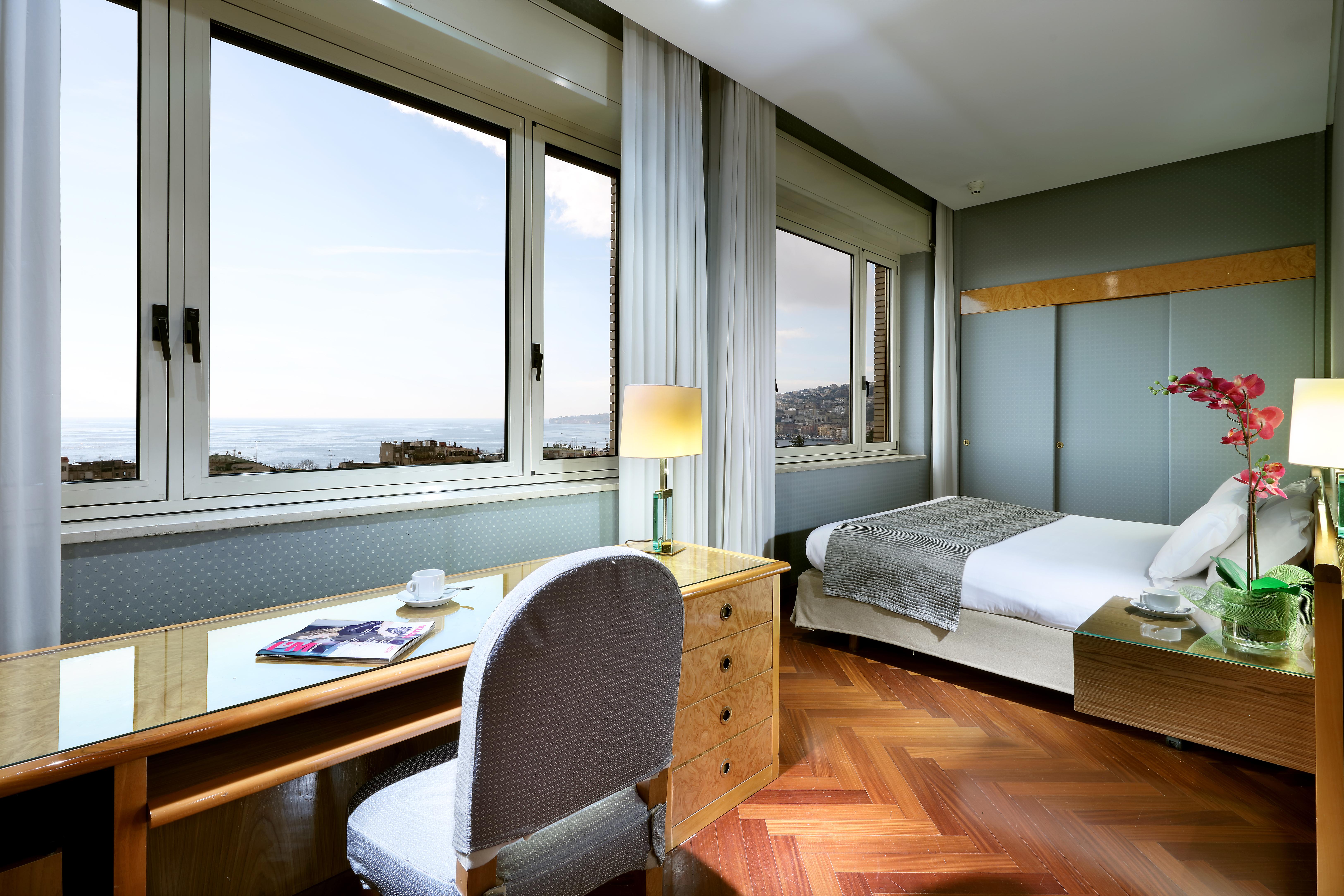 Exe Majestic Hotel Napoli Ngoại thất bức ảnh