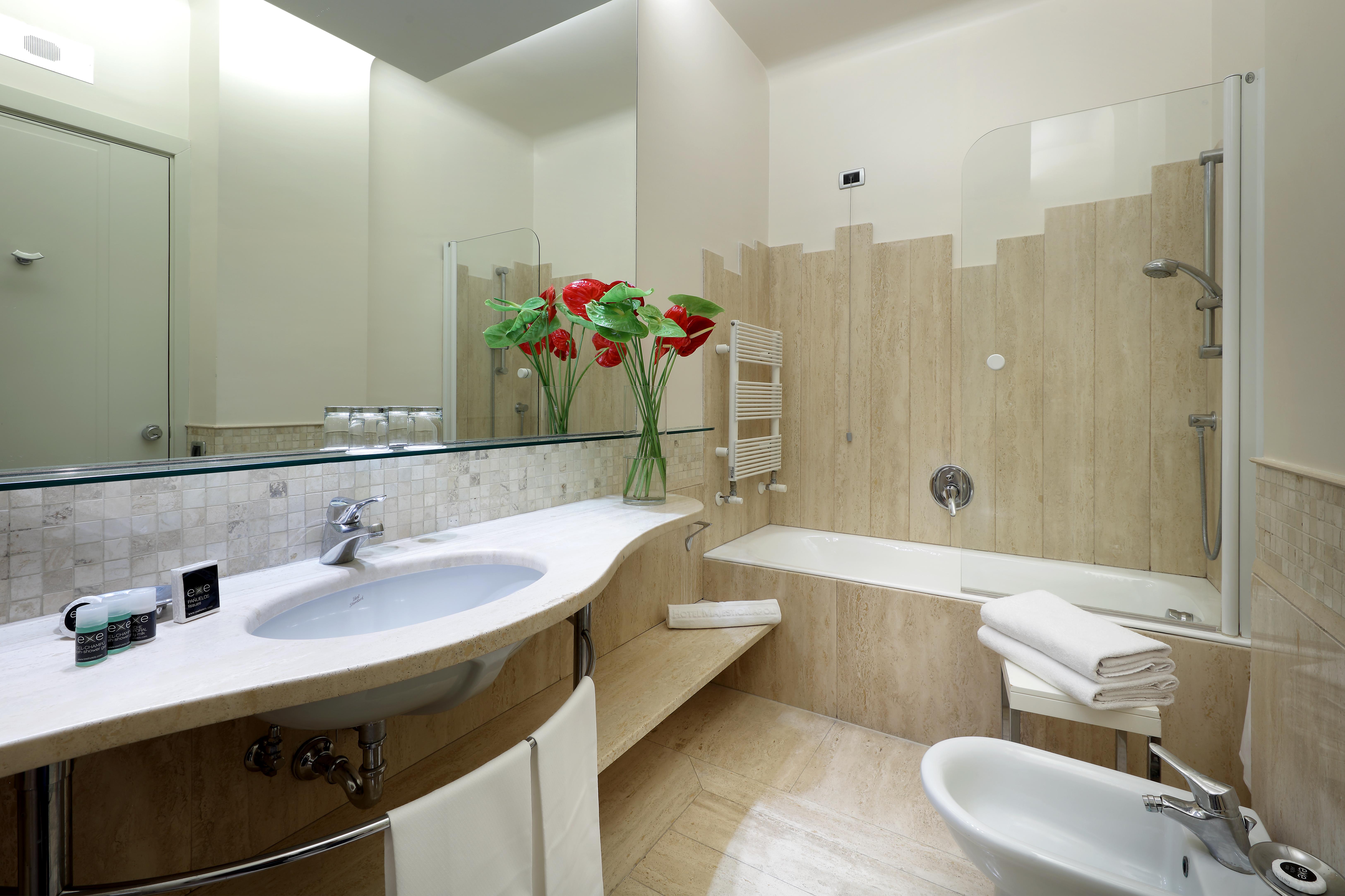 Exe Majestic Hotel Napoli Ngoại thất bức ảnh