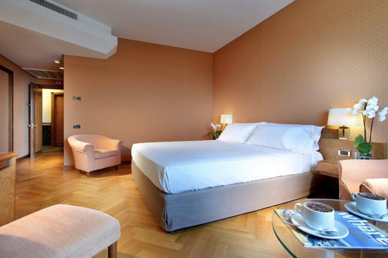 Exe Majestic Hotel Napoli Ngoại thất bức ảnh