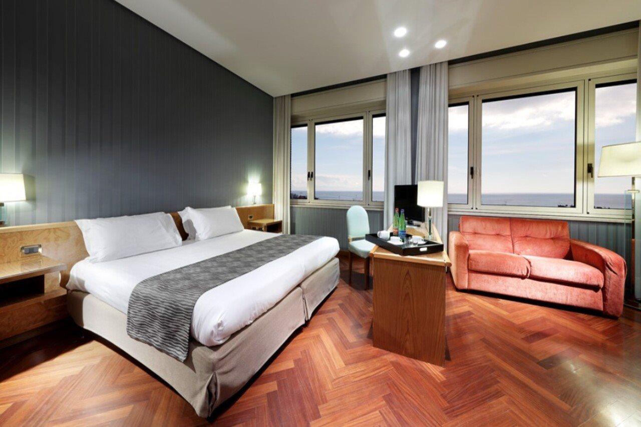 Exe Majestic Hotel Napoli Ngoại thất bức ảnh