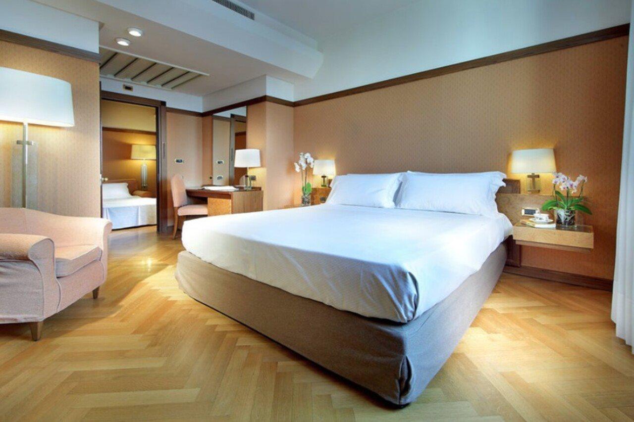 Exe Majestic Hotel Napoli Ngoại thất bức ảnh