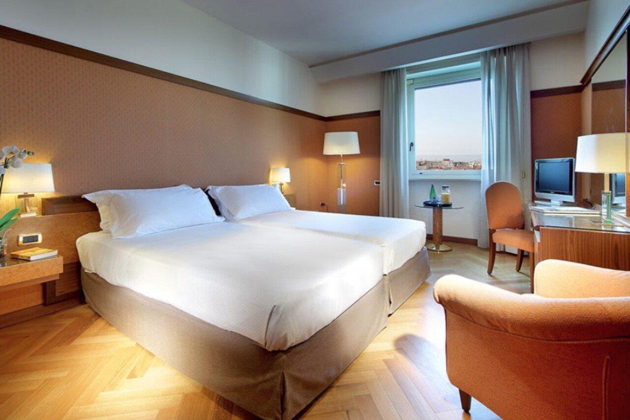 Exe Majestic Hotel Napoli Ngoại thất bức ảnh