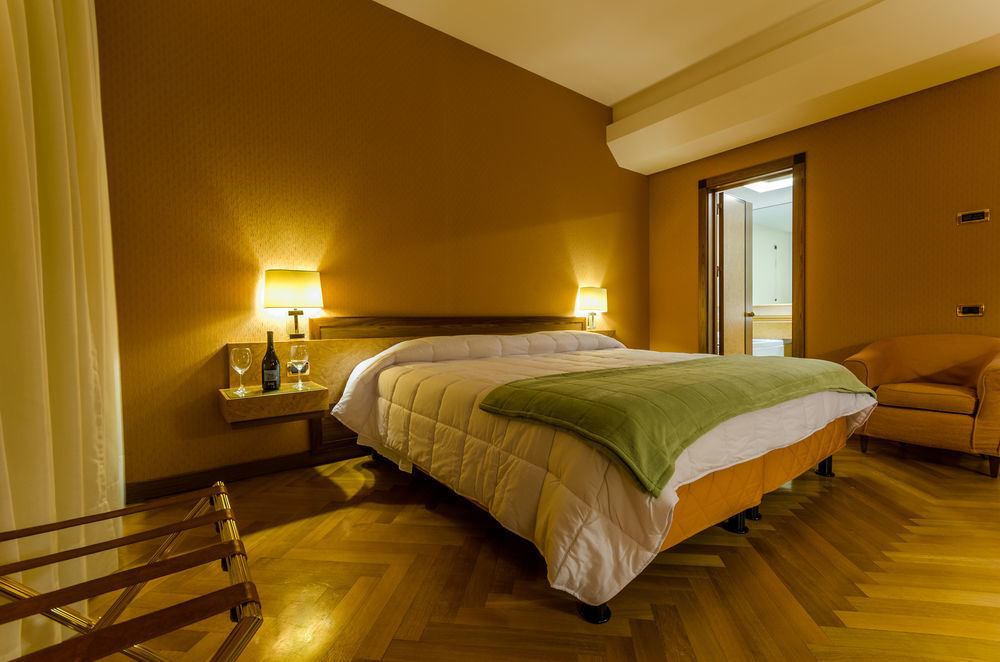 Exe Majestic Hotel Napoli Ngoại thất bức ảnh