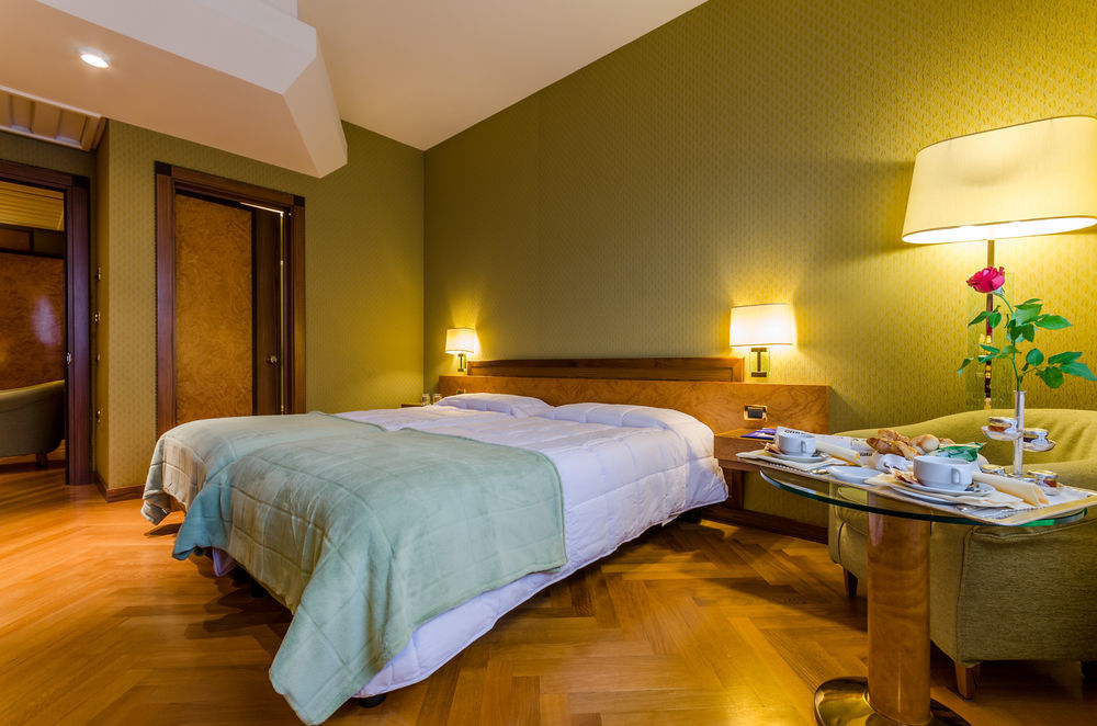 Exe Majestic Hotel Napoli Ngoại thất bức ảnh