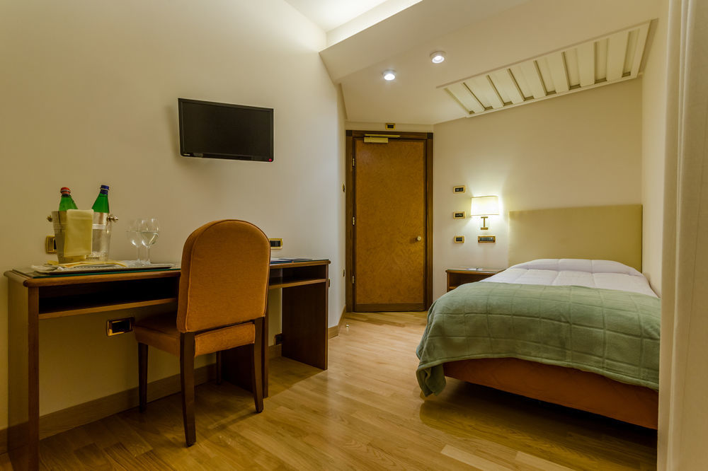 Exe Majestic Hotel Napoli Ngoại thất bức ảnh
