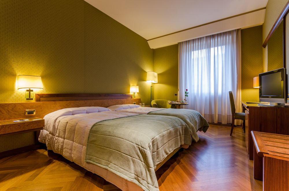 Exe Majestic Hotel Napoli Ngoại thất bức ảnh