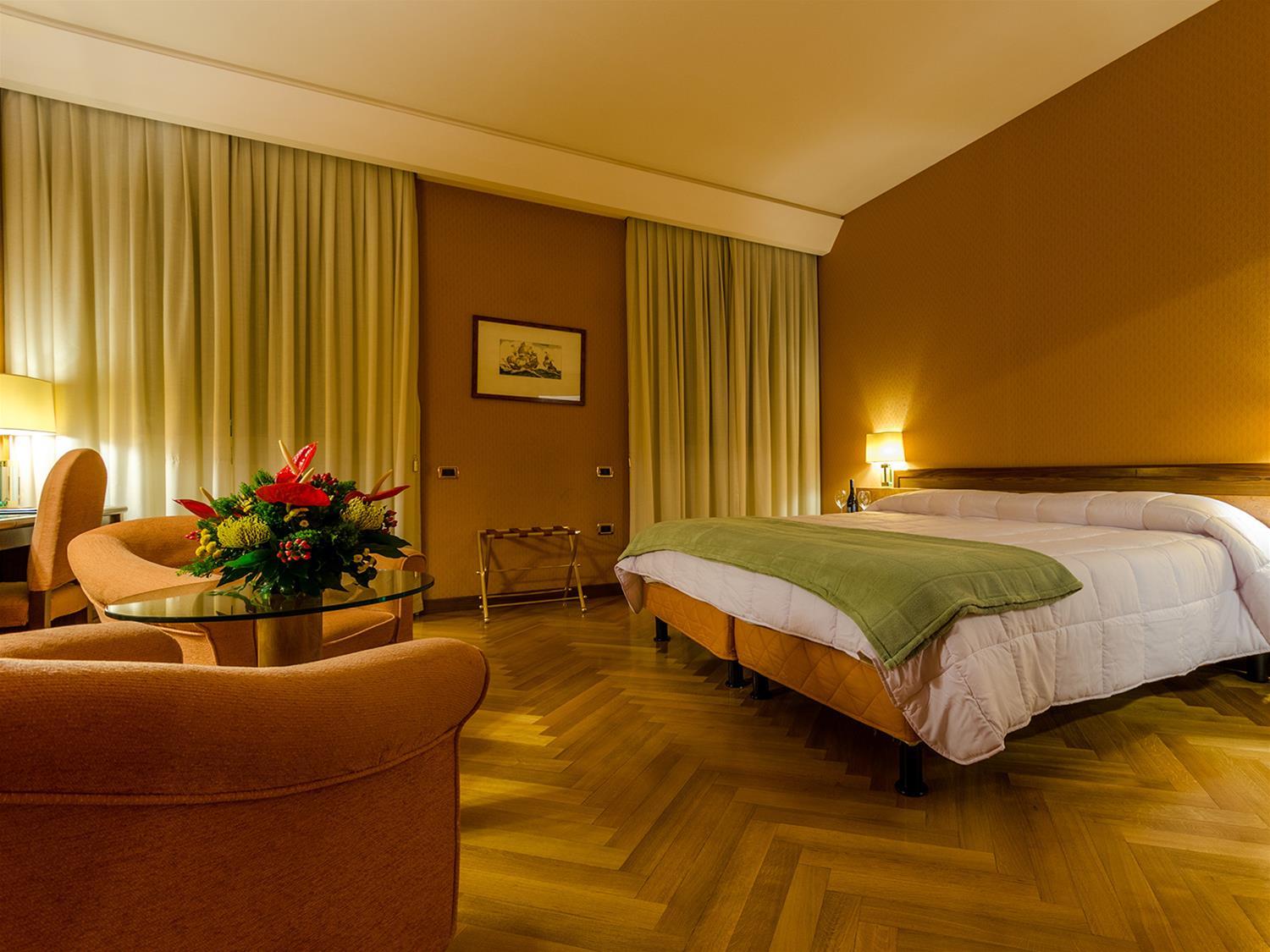 Exe Majestic Hotel Napoli Ngoại thất bức ảnh