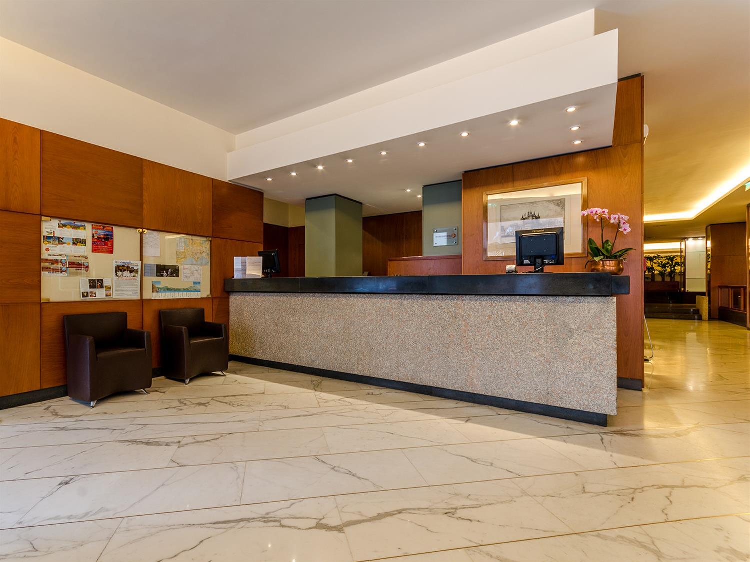 Exe Majestic Hotel Napoli Ngoại thất bức ảnh